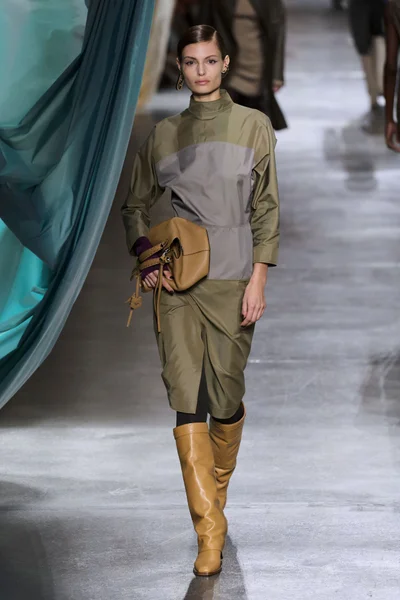 Look 18